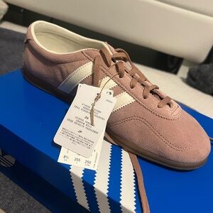 Adidas woman Rose Suede Sneakers